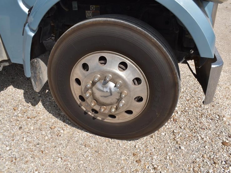 2021-peterbilt-567-image-10