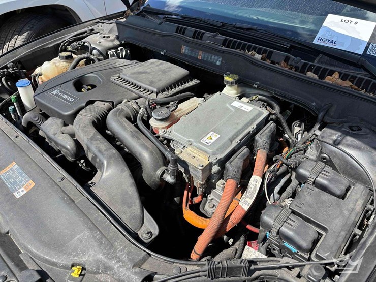 2017-ford-fusion-se-hybrid-sedan-image-5