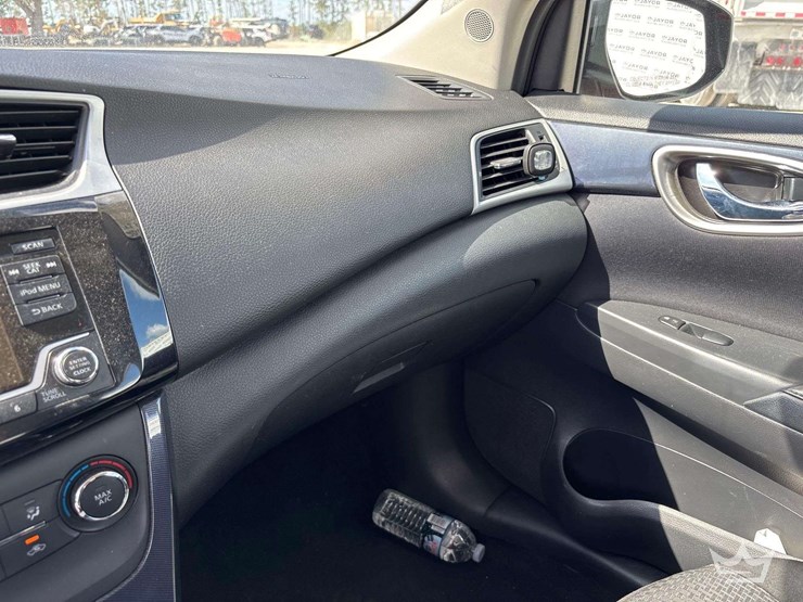 2017-nissan-sentra-sr-sedan-image-19