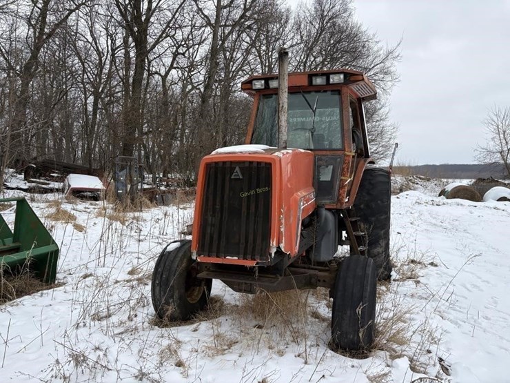 allis-chalmers-8030-tractor---off-site-image-2