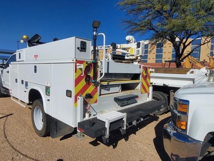 2020-ford-f550-image-3