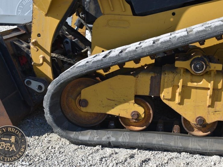 2019-caterpillar-249d3-image-36