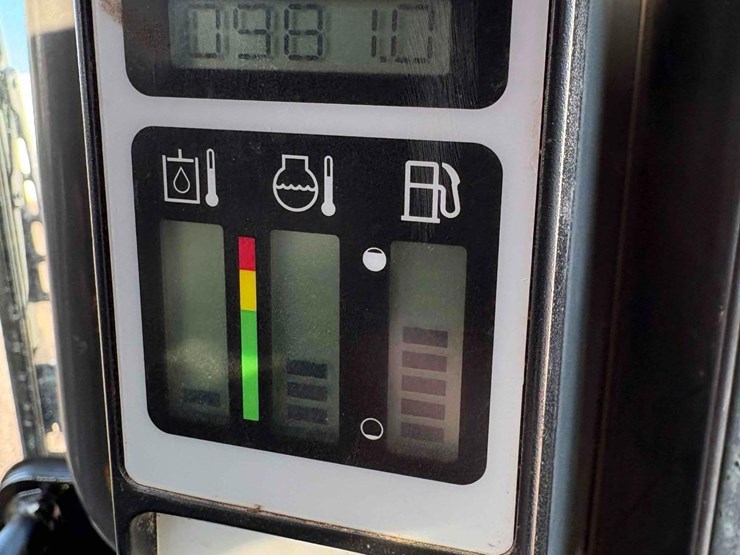 2012-new-holland-l225-image-11