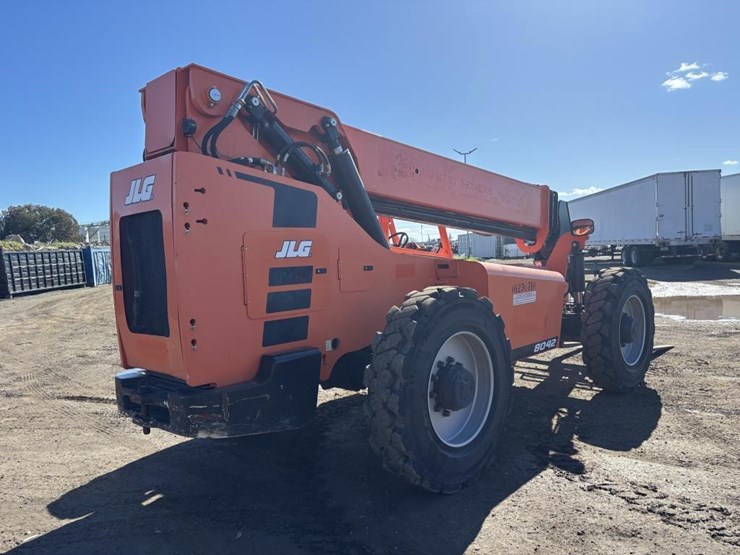 2018-jlg-8042-image-3