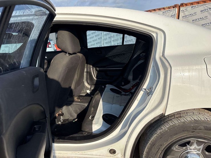 2017-dodge-charger-sedan-image-16