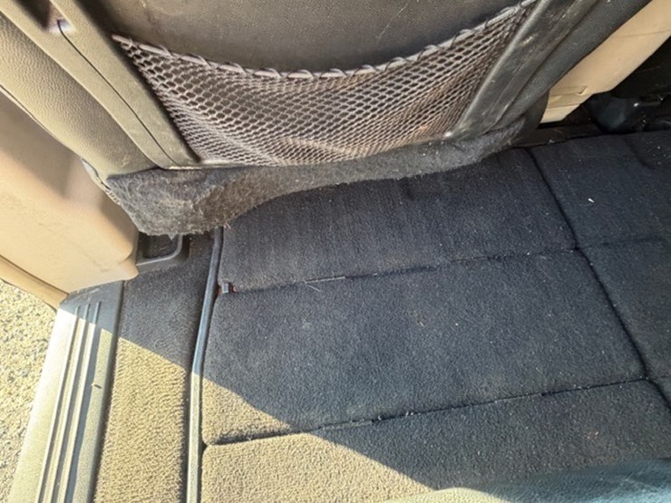 2014-chrysler-town-&-country-image-31