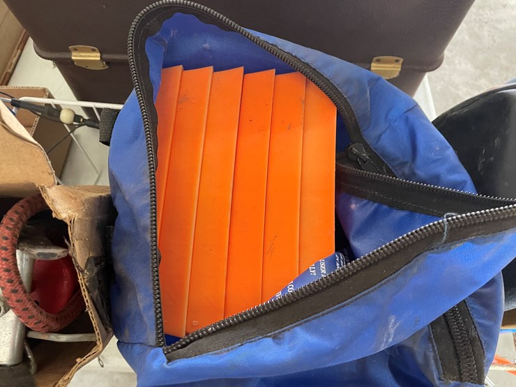 #7644-•-bass-pro-shop-fishing-reel-cases-image-3