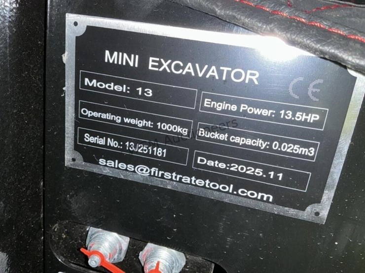 2025-miva-va13-mini-excavator-image-13