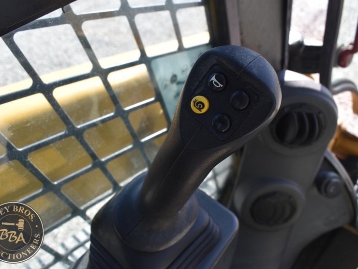 2022-caterpillar-259d3-image-48