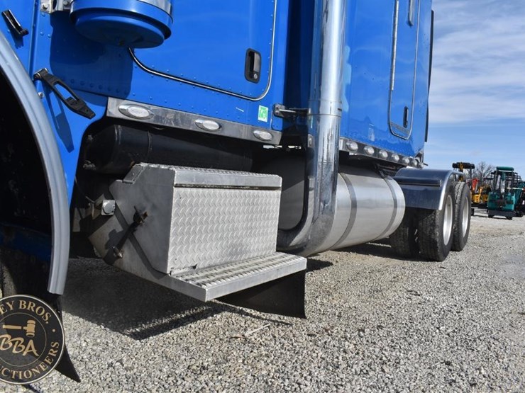 2007-peterbilt-379-image-16
