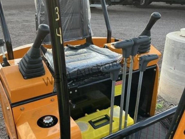 2025-miva-va15-mini-excavator-image-8