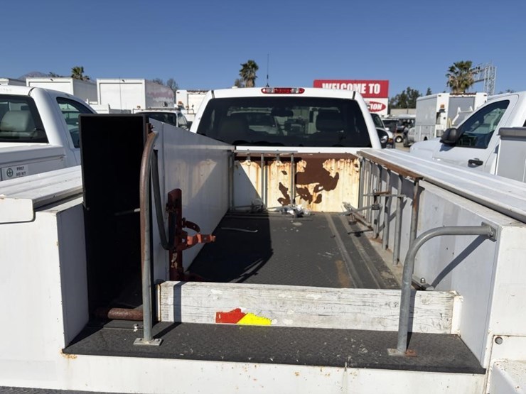 2011-chevrolet-2500-image-24