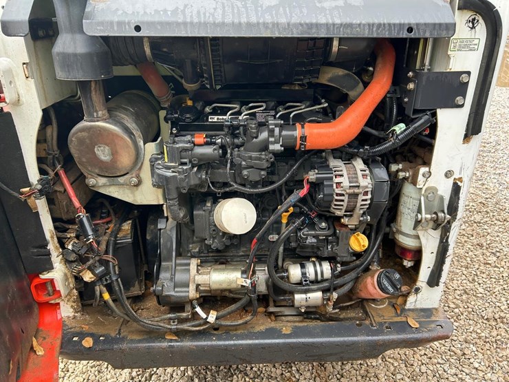 2023-bobcat-t450-image-15
