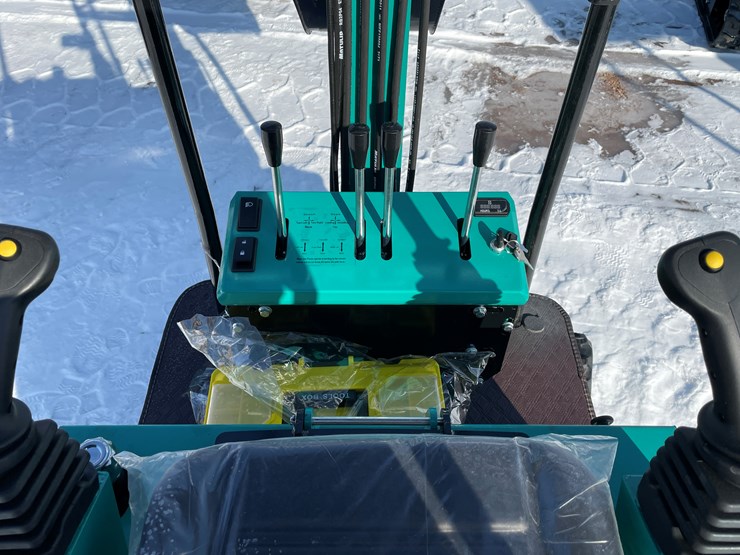 #5370-•-mx50r-mini-excavator-image-12