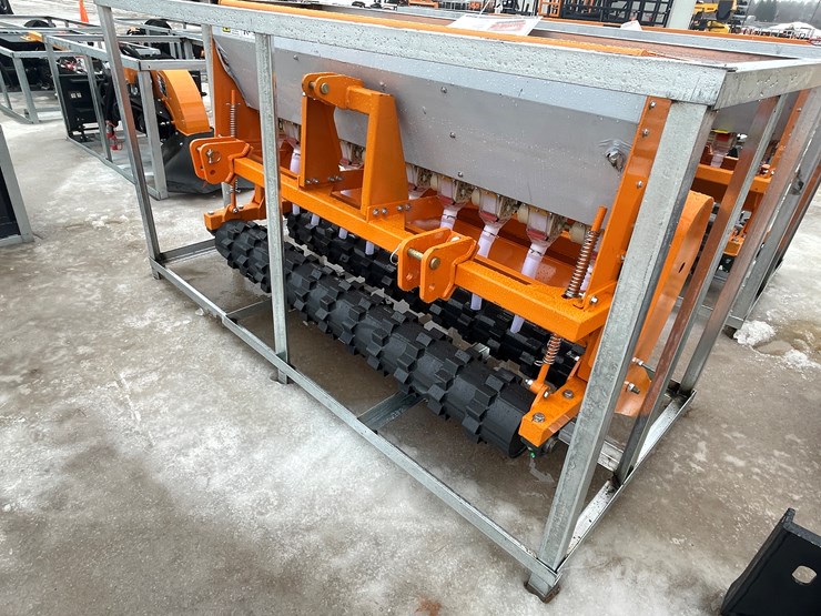 caterpillar-12-image-9