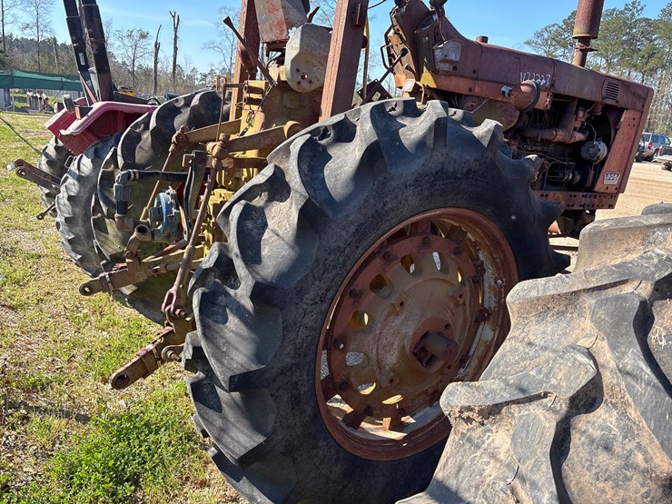 international-806-image-3