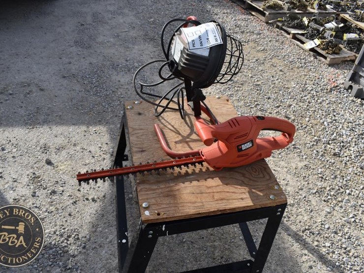 electric-light-and-hedge-trimmers-41817-image-4