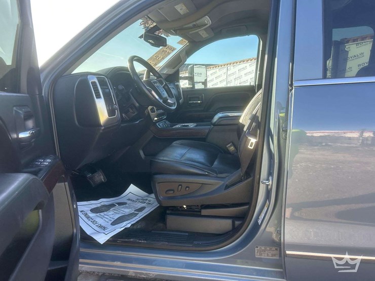 2015-gmc-1500-sierra-crew-cab-pickup-truck-image-14