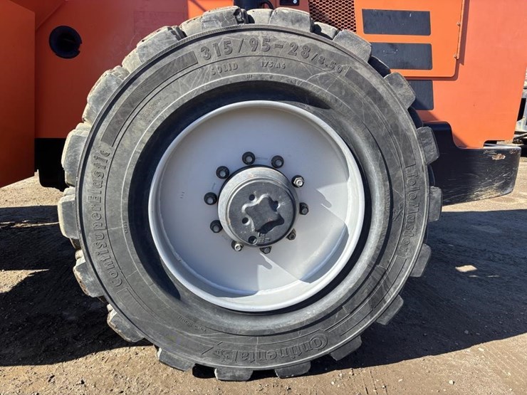 2018-jlg-8042-image-19