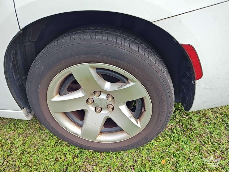 2017-dodge-charger-sedan-image-40