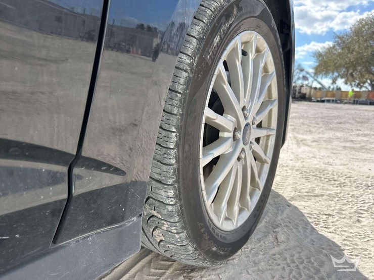 2015-ford-c-max-hatchback-image-22