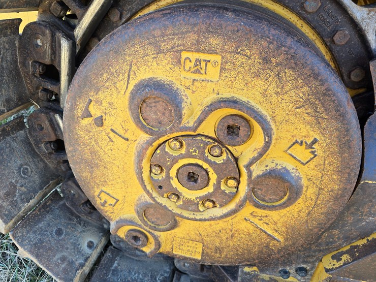 2015-caterpillar-953d-image-66