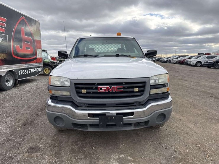 2005-gmc-sierra-2500-image-7