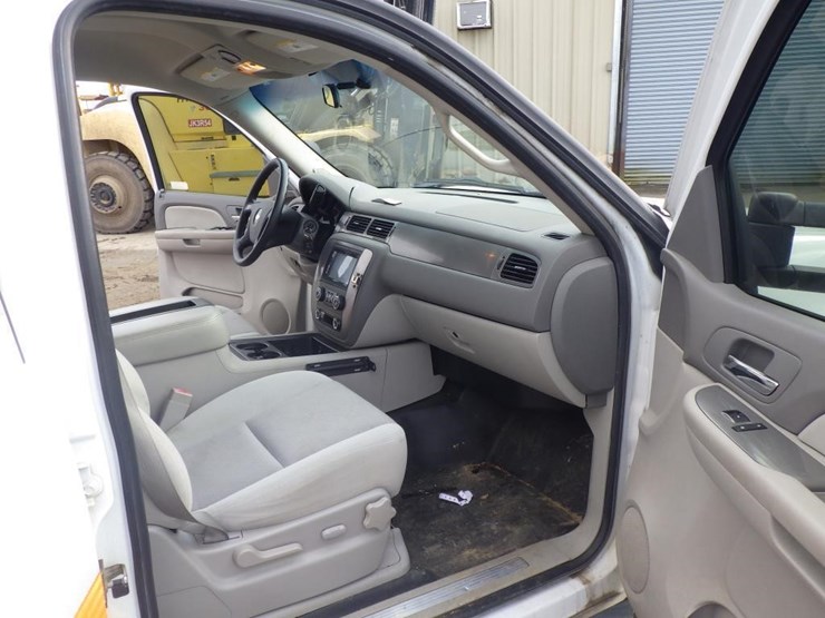 2009-chevrolet-suburban-image-6