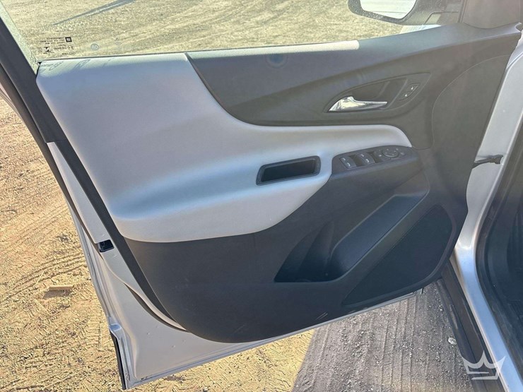 2021-chevrolet-equinox-image-11