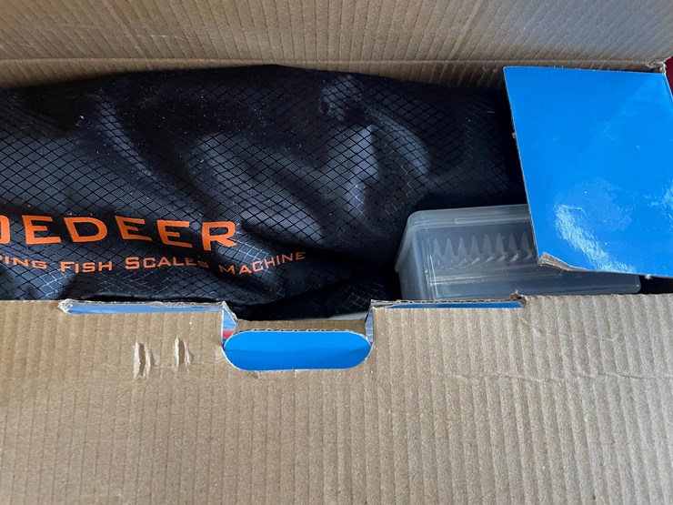 #7638-•-metal-toolbox-with-fishing-supplies-image-7