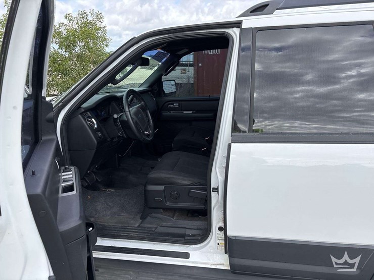 2017-ford-expedition-image-13