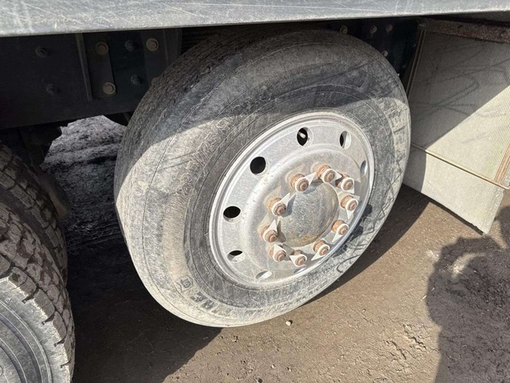 2016-caterpillar-ct660-image-14