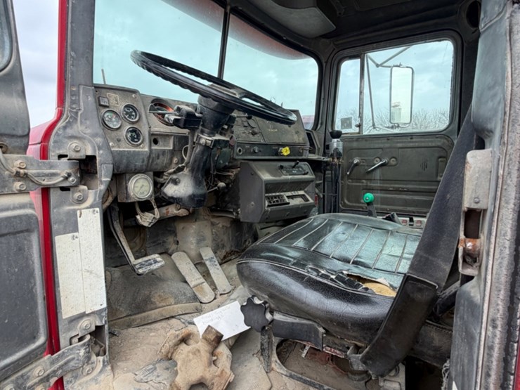 1996-mack-mixer-image-10