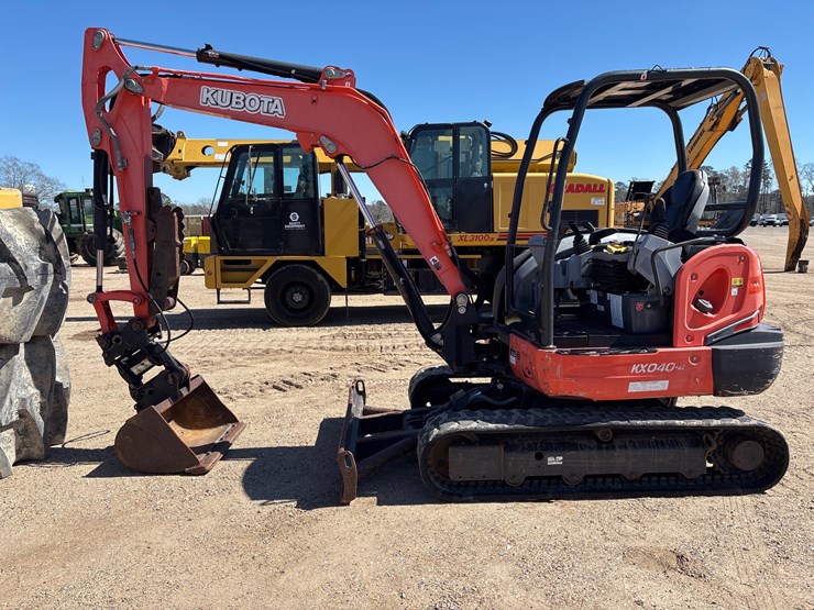 2017-kubota-kx040-4-image-1