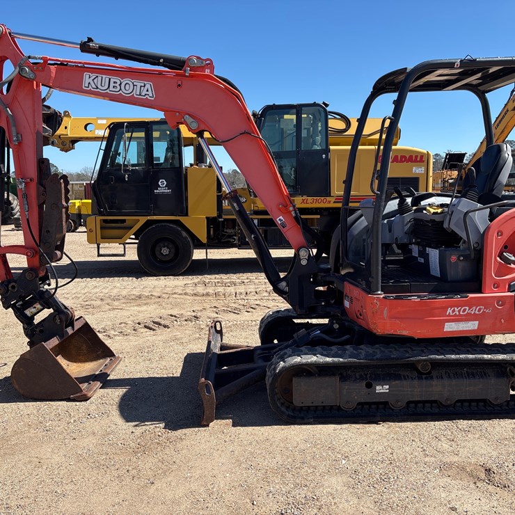 2017 KUBOTA KX040-4