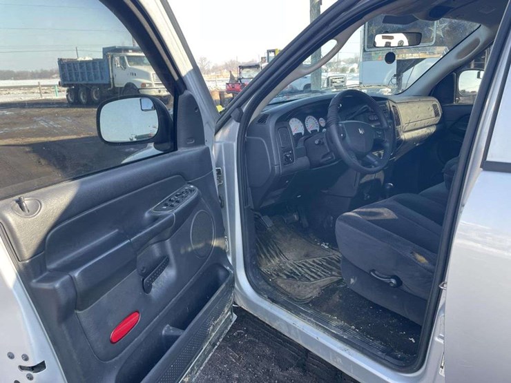 2005-dodge-ram-1500-image-12