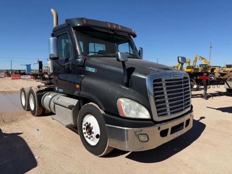 2013-freightliner-cascadia-image-2