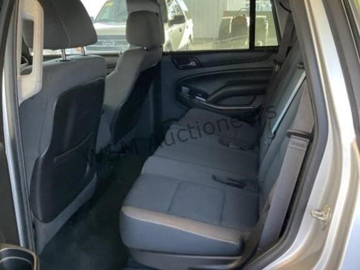 2015-chevrolet-tahoe-image-24