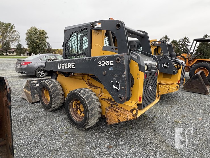 2015-deere-326e-image-4