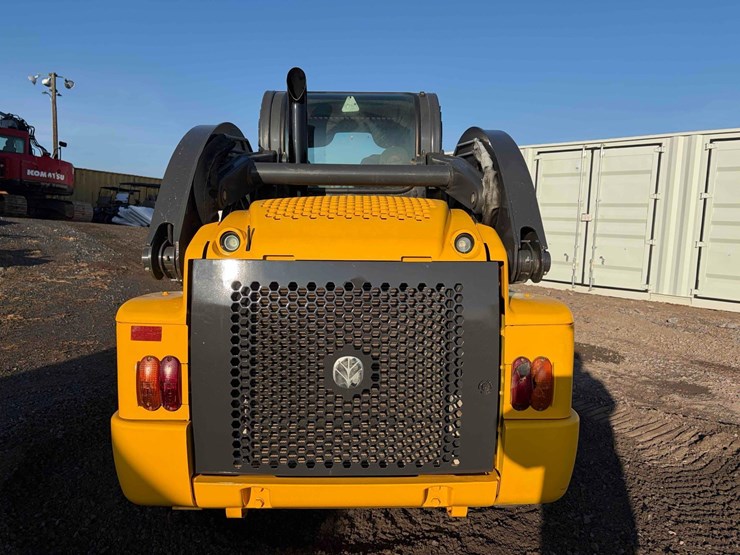 2012-new-holland-l225-image-6