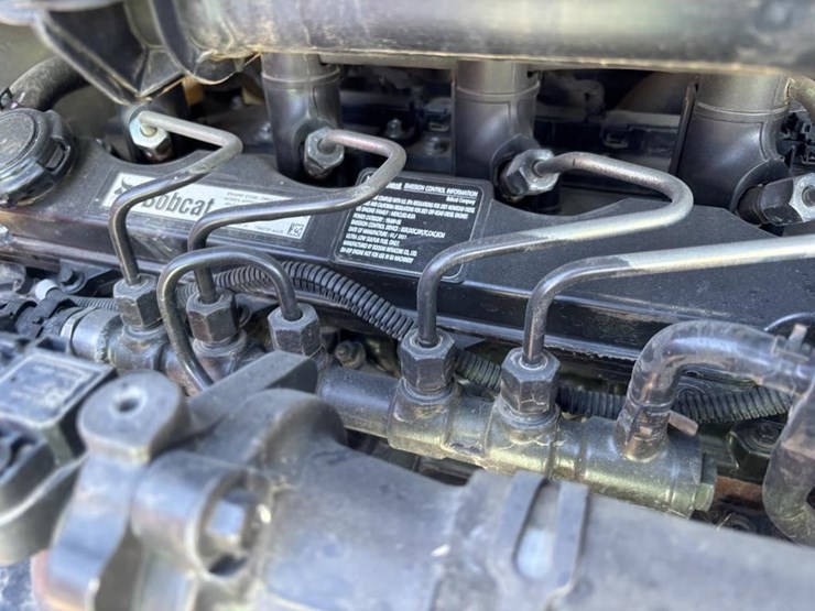 2021-bobcat-s590-image-27