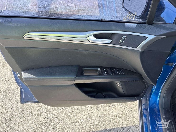 2017-ford-fusion-hybrid-sedan-image-10