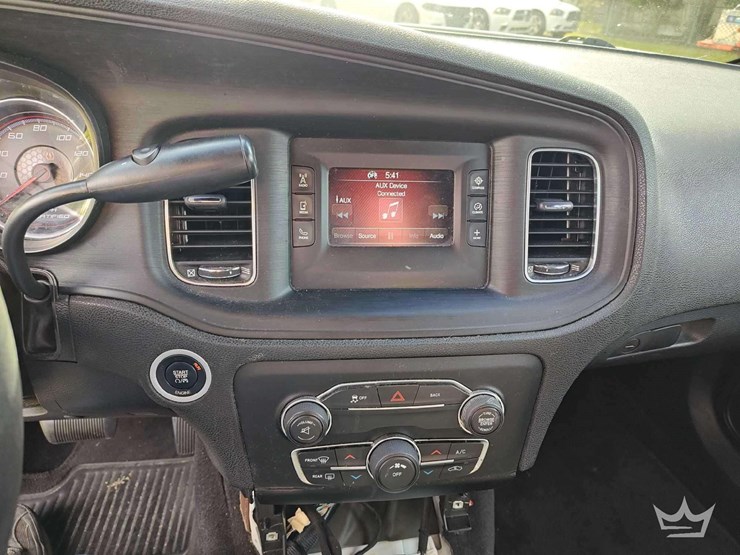 2015-dodge-charger-sedan-image-35