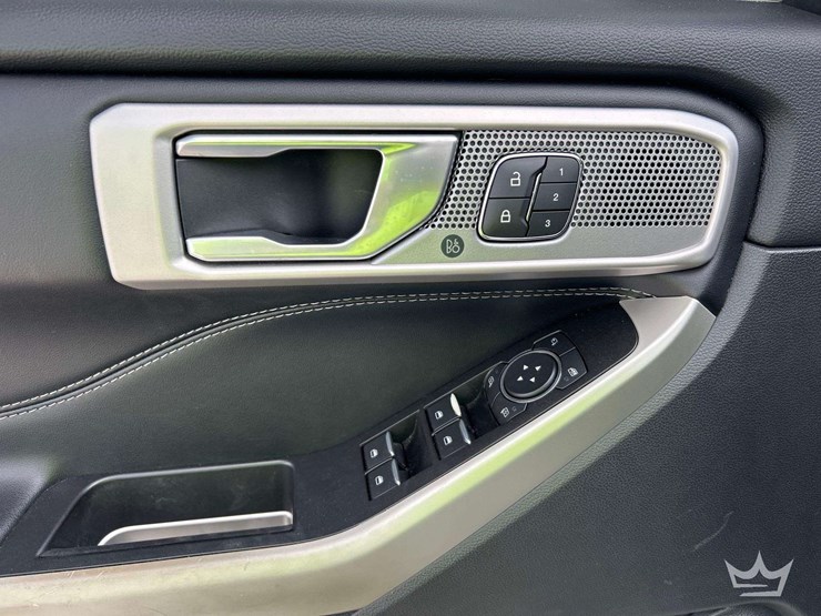 2021-ford-explorer-image-12