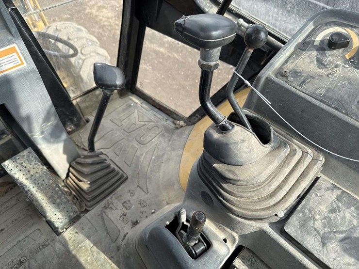 caterpillar-426c-image-28