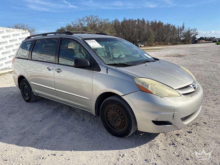 2006-toyota-sierra-ce-van-image-2