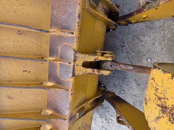 2015-caterpillar-953d-image-143