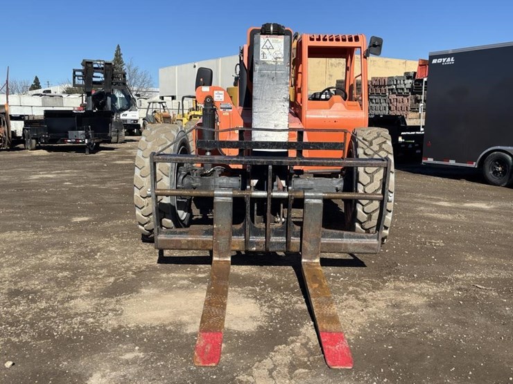 2017-jlg-8042-image-6