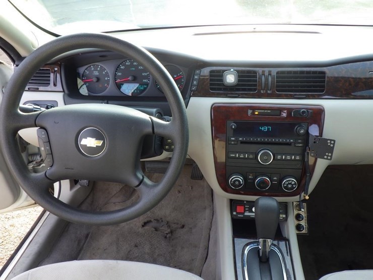 2013-chevrolet-impala-sedan-image-10