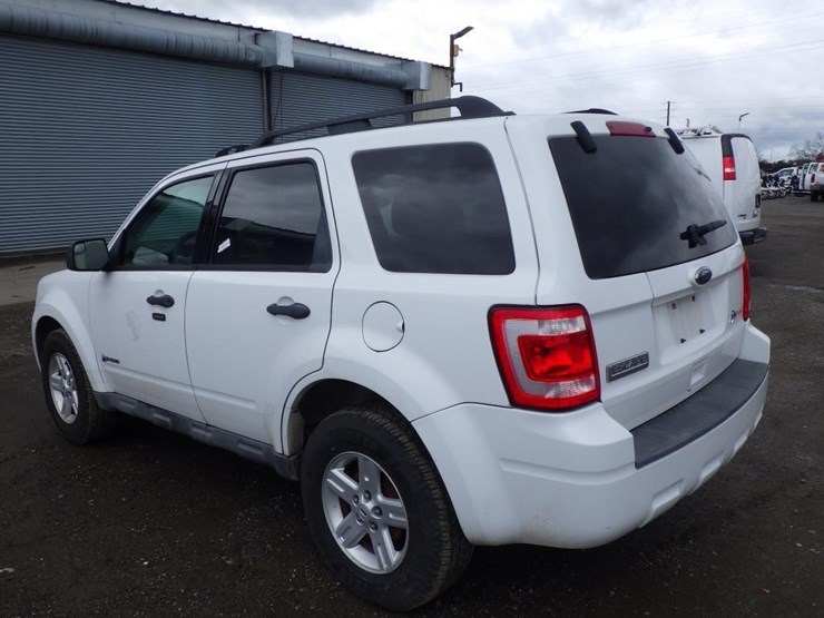 2010-ford-escape-image-4